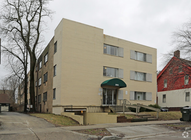 Building Photo - Kilbourn Apartments