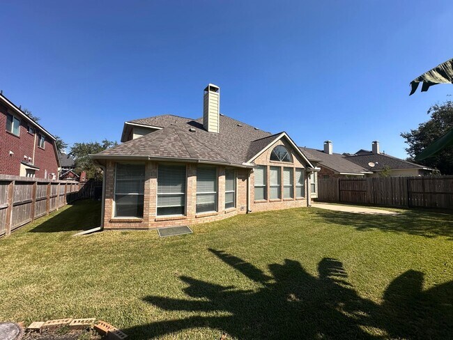Building Photo - 5819 Brook Bend Dr