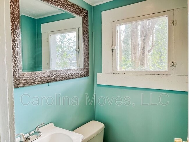 Building Photo - 771 Maple St