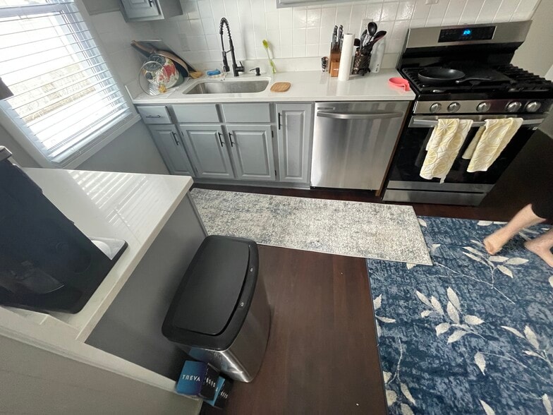 Building Photo - 1524 E Algonquin Rd