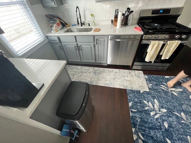 Building Photo - 1524 E Algonquin Rd