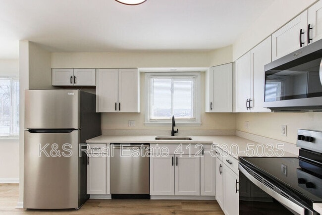 Building Photo - 1020 Grove St