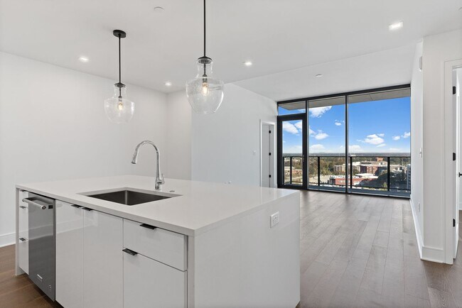 Building Photo - 2 Bed 2 Bath Apartment in West Midtown!