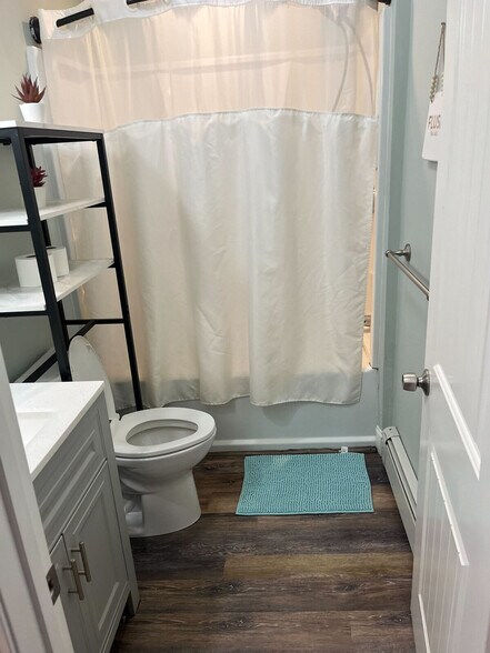 Building Photo - 378 Admiral St