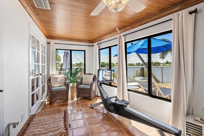 Building Photo - 25 NW 24th Ct