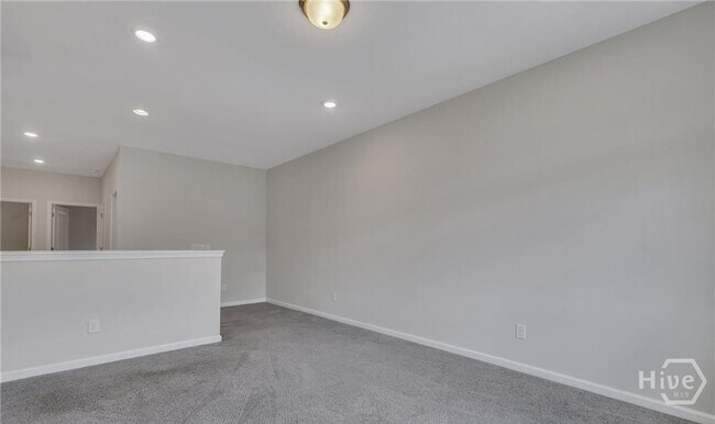 Building Photo - 20 Lower Creek Dr