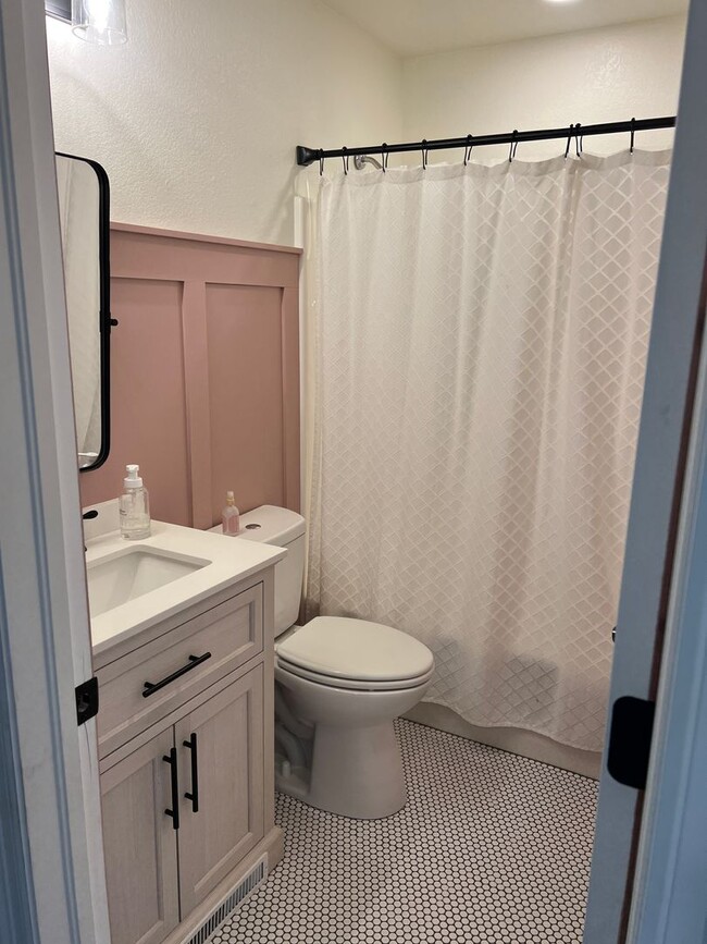 Building Photo - Beautiful 5 Bed 3 Bath in NE Fort Collins!