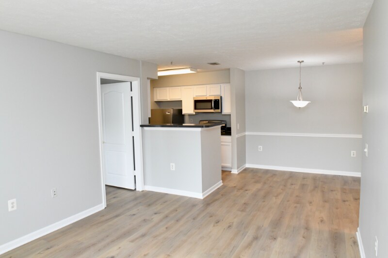 Building Photo - 8911 Town Center Cir