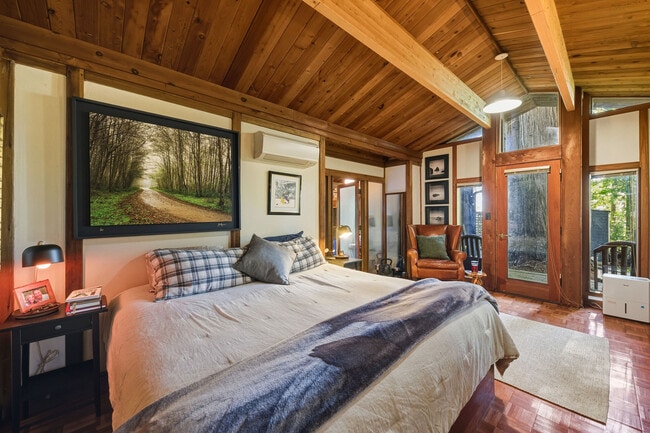 Building Photo - 22000 Timber Cove Rd