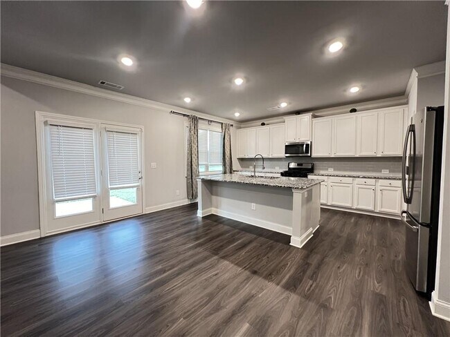 Building Photo - 4675 Silver Oak Dr SW