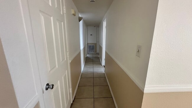 Building Photo - 3 BEDROOMS 2 BATHROOMS HOUSE AVAILABLE FOR...