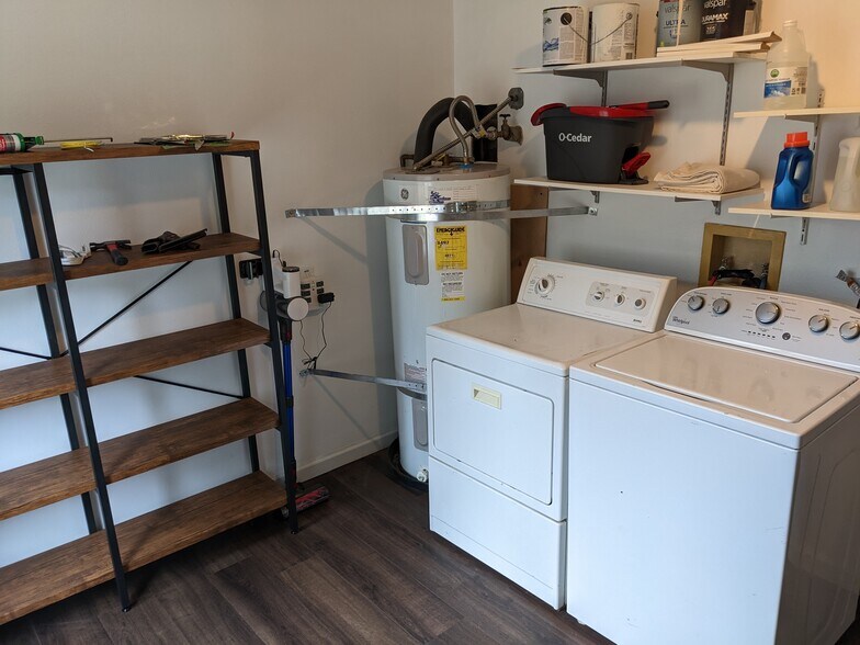 Building Photo - 4116 S Thompson Ave