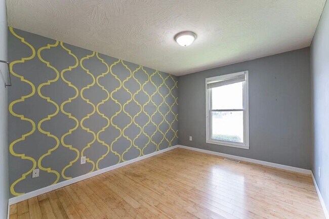 Building Photo - 3 Bed 2 Bath 2 Car Garage Home Available 07/01/2026!!
