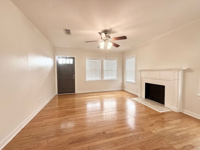 Building Photo - GAL13