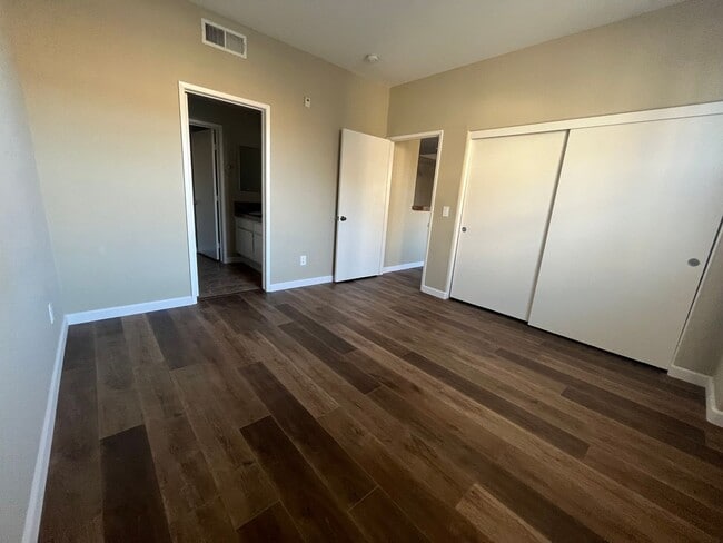 Building Photo - Cozy 2 bedroom apartment on East Palomar!