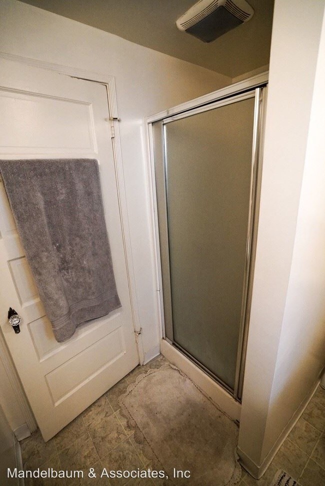 Building Photo - 38 8th Ct