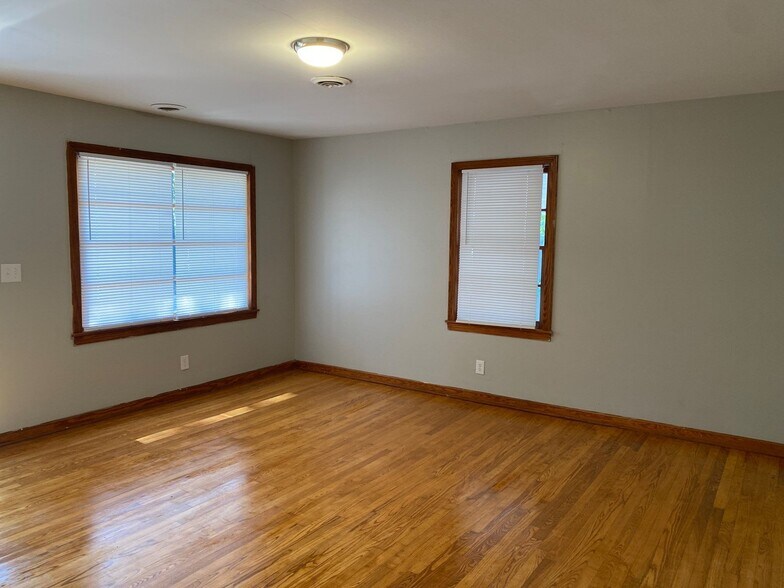Building Photo - 41 Primrose Dr