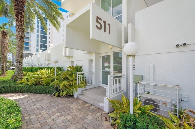 Building Photo - 511 Bayshore Dr