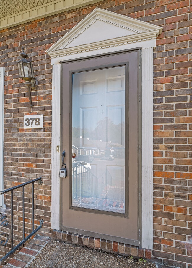 Building Photo - 378 Hermitage Ave