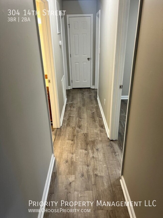 Building Photo - 304 14th St