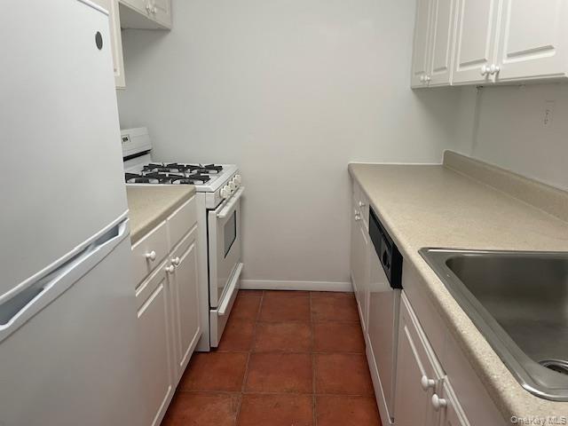 Building Photo - 8-33 Central Ave