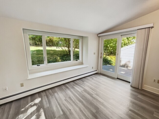 Building Photo - 312 Linden St