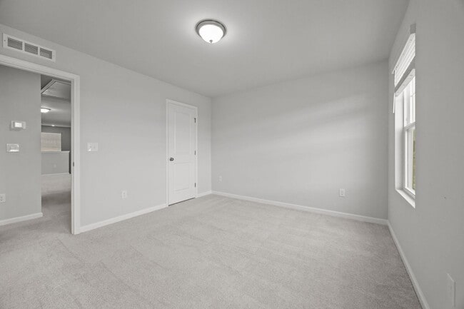 Building Photo - Charming 3BD/2.5BA Located In raleigh NC!!!