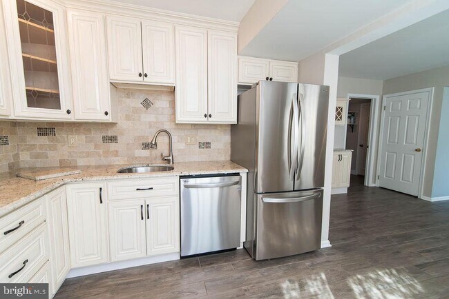 Building Photo - 239 Oakridge Dr