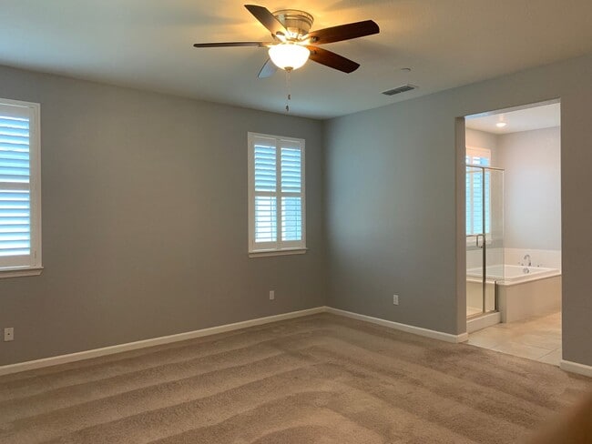 Building Photo - Designer Inspired 4x3 Stunning Home with Bonus Room and 2 Car Garage!