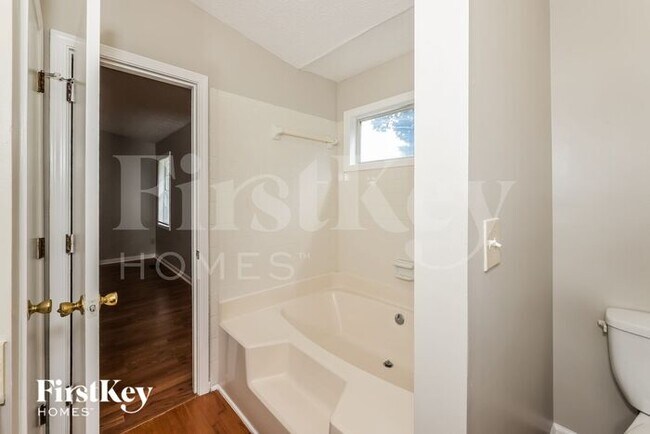 Building Photo - 2132 Cheyenne Ln NW