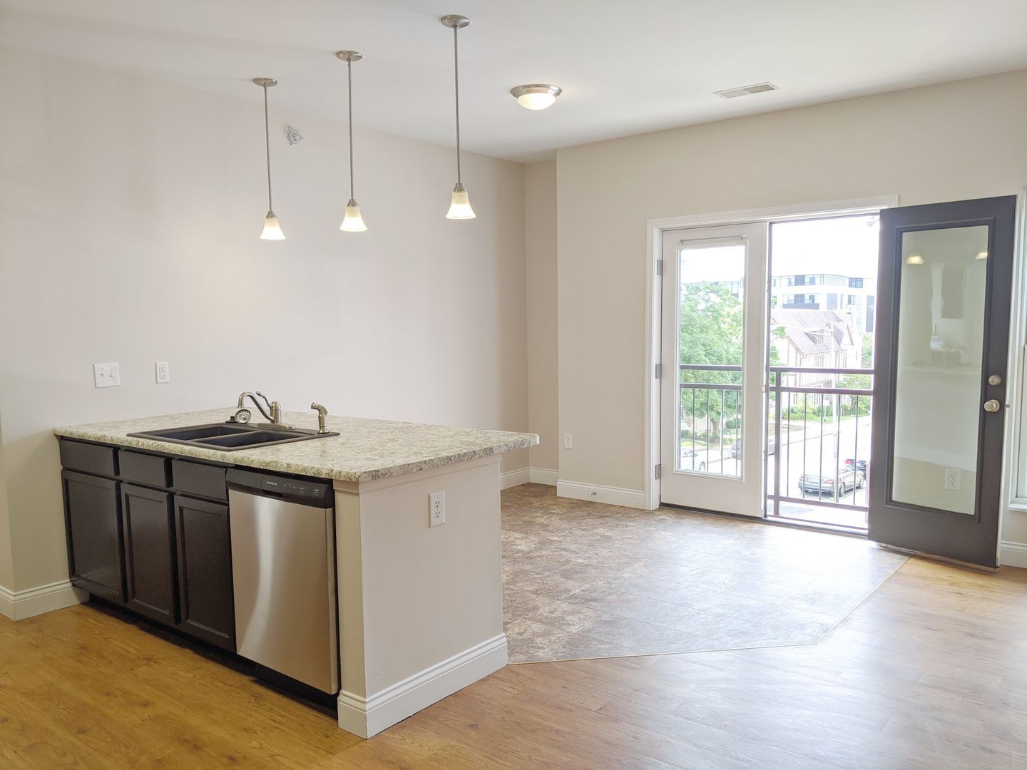 Building Photo - Sixth &amp; Washington