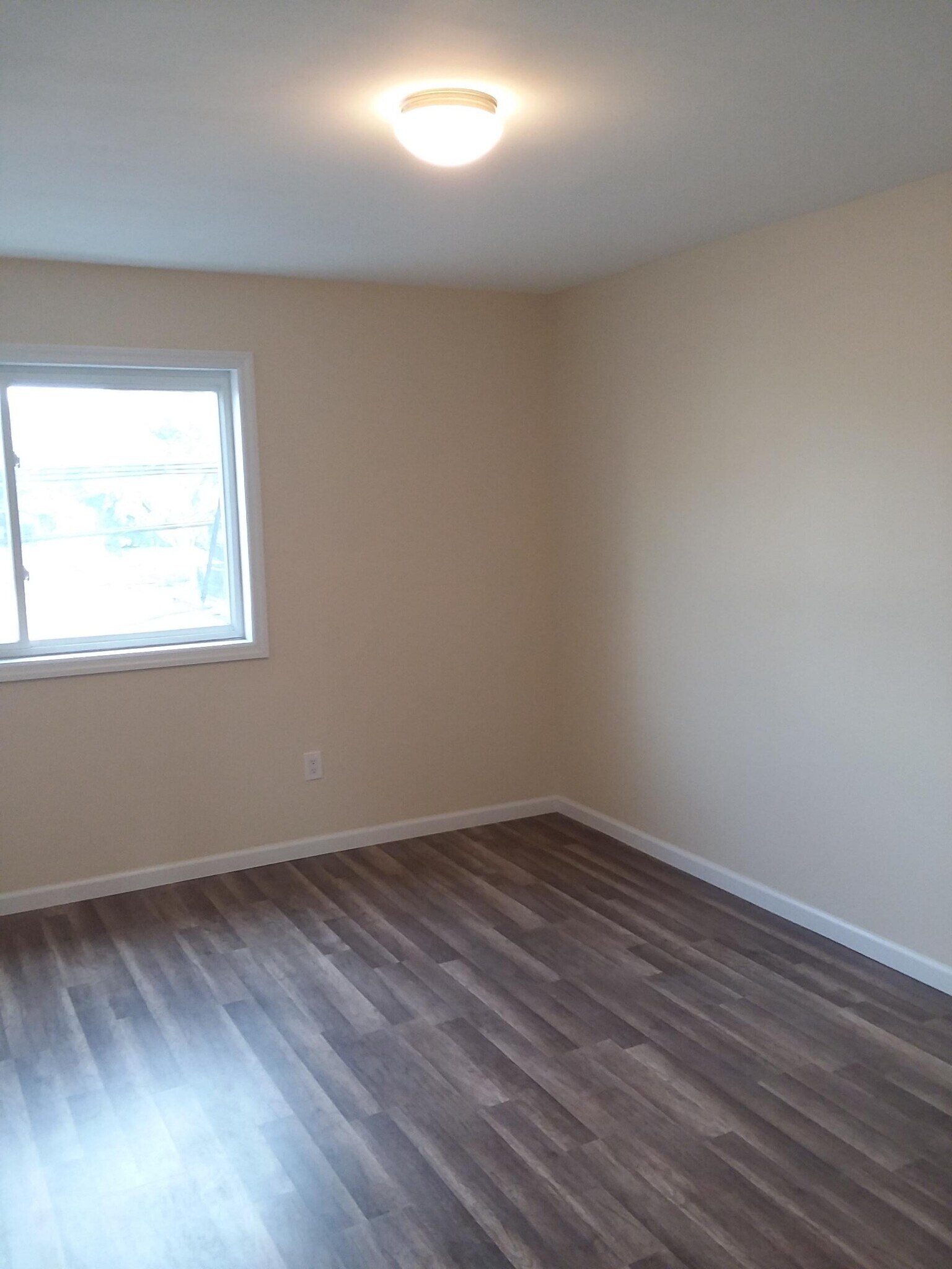 Building Photo - 2465 Lemoine Ave