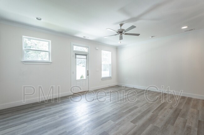 Building Photo - 1886 Young Rd SE