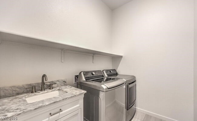 Building Photo - 11836 Star Grass Ave