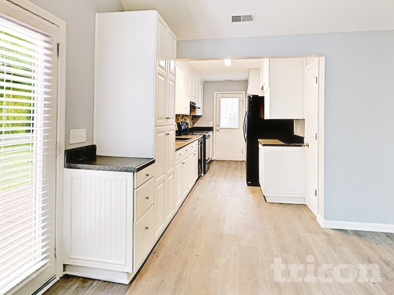 Building Photo - 5091 Daffodil Ln