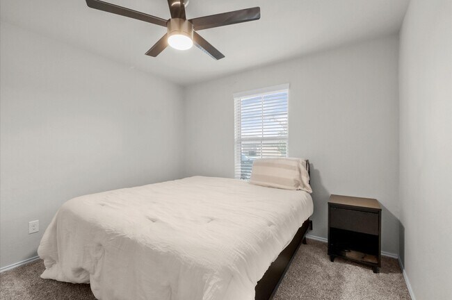 Building Photo - 8207 Amaryllis Ct