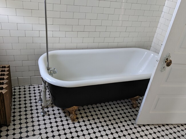 Bathroom - 812 W Granite St