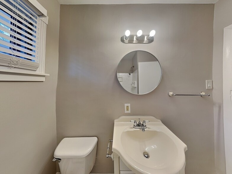 Building Photo - 1332 Eubanks Ave