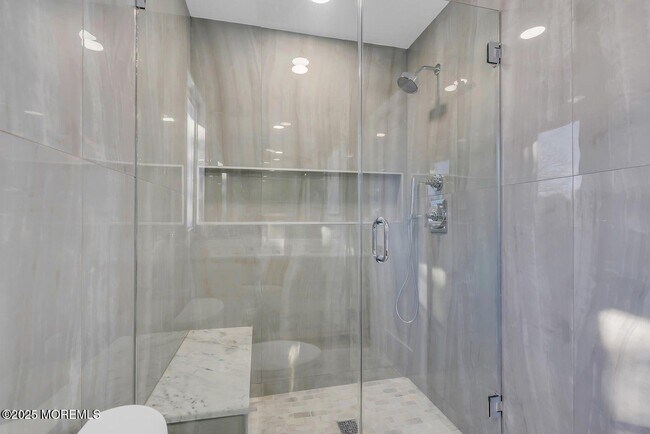 Building Photo - 1 Robin Dr