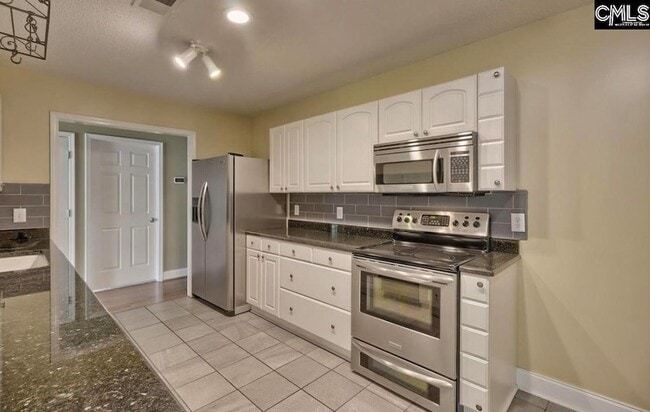 Building Photo - 3011 Clark St