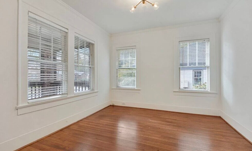 Bedroom - 466 Burlington Rd NE