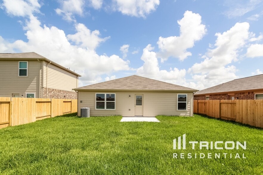 Building Photo - 316 Summer Horse Dr