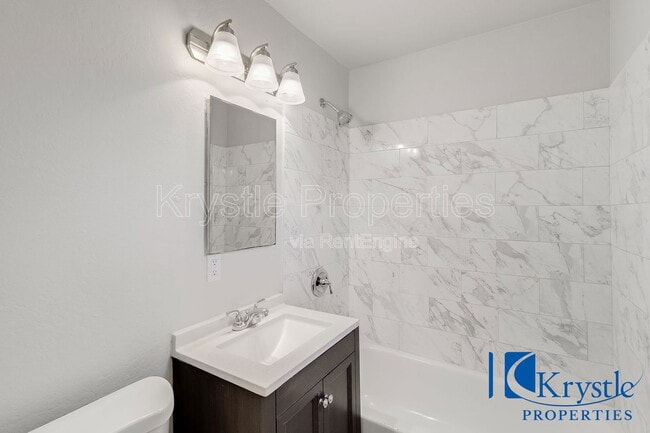 Building Photo - 2009 Florida St