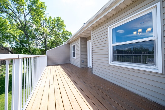 Building Photo - 4108 S Meadowlark Rd