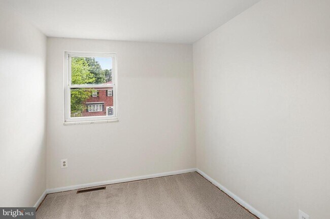 Building Photo - 926 Regina Dr