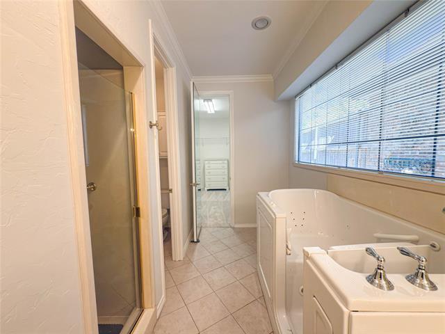 Building Photo - 5991 Lindenshire Ln