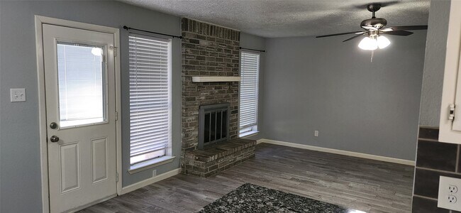 Building Photo - 10115 Enchanted Stone Dr