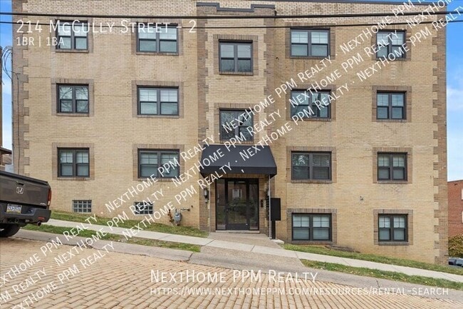 Building Photo - 214 McCully St