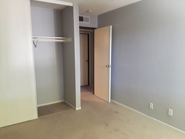Building Photo - 2 bedroom 2 bath in Southwest Reno