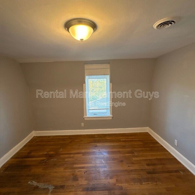 Building Photo - 4216 N Bryant Ave